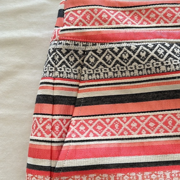 Ann Taylor LOFT Coral Striped Knit 4" Inseam Shorts Size 8 - Picture 4 of 8
